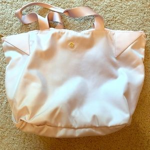 Lululemon small gym bag